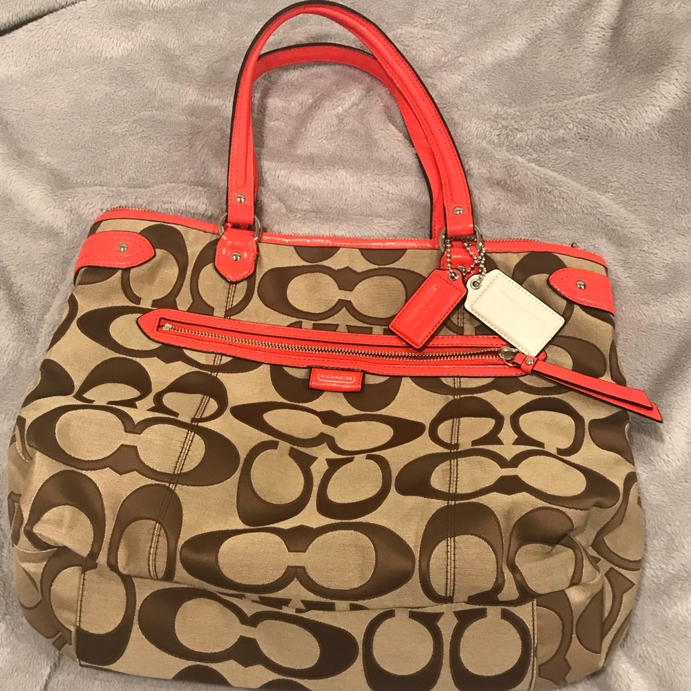 Authentic COACH Daisy Outline Signature Emma Tote